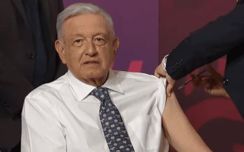AMLO trató de poner el ejemplo vacunándose con la aplicación Abdala contra el COVID-19