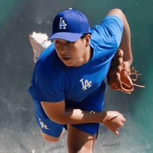 Bryan Lara de 16 años se une a Los Dodgers tras showcase