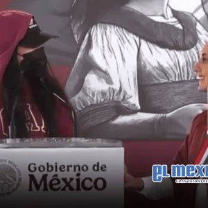 Maria Elena Ríos irrumpe en visita de Claudia Sheinbaum diciendo que se rinde a su lucha