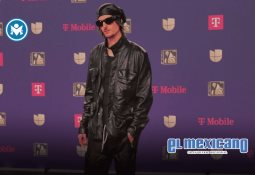 Selena Gomez luce glamurosa lencería negra en el set de su nuevo video musical con Benny Blanco Selena Gomez luce glamurosa lencería negra en el set de su nuevo video musical con Benny Blanco