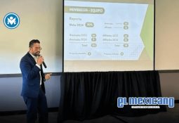 Drake Bell estuvo en Ensenada y fue captado en un Starbucks