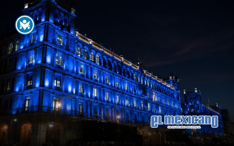 Monumentos de la CDMX se iluminan de azul por el Día Mundial y Nacional contra la Obesidad y los nuevos enfoques de tratamiento.