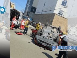 Volcadura en el bulevar Agua caliente en dirección a 5 y 10