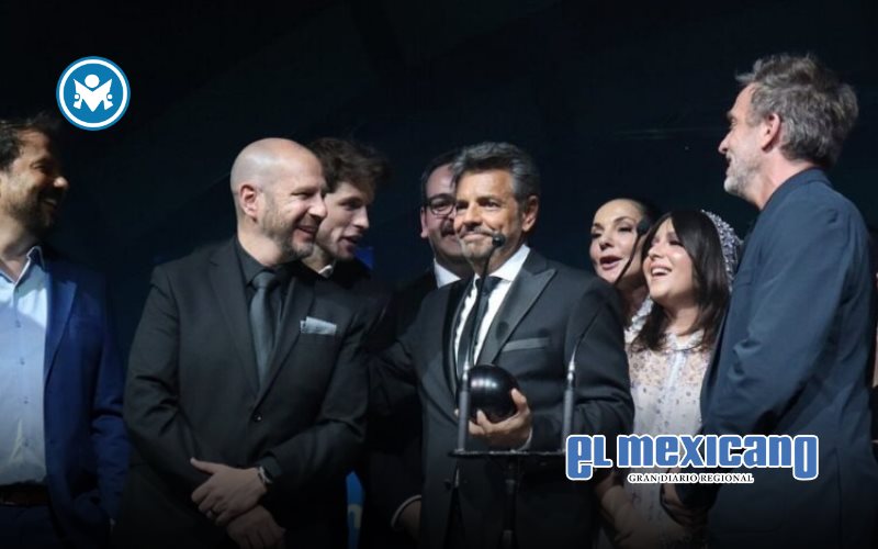 Eugenio Derbez y Manolo Caro triunfan en los Premios Aura 2025
