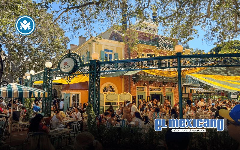 Arrestan a hombre desnudo en Disneyland California; provoca caos entre visitantes Arrestan a hombre desnudo en Disneyland California; provoca caos entre visitantes