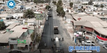 Rehabilitan calle Río Plata en Valle Dorado con mezcla asfáltica
