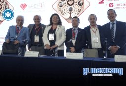 Rosa Icela entrega invitación oficial al Papa León XIV en el Vaticano