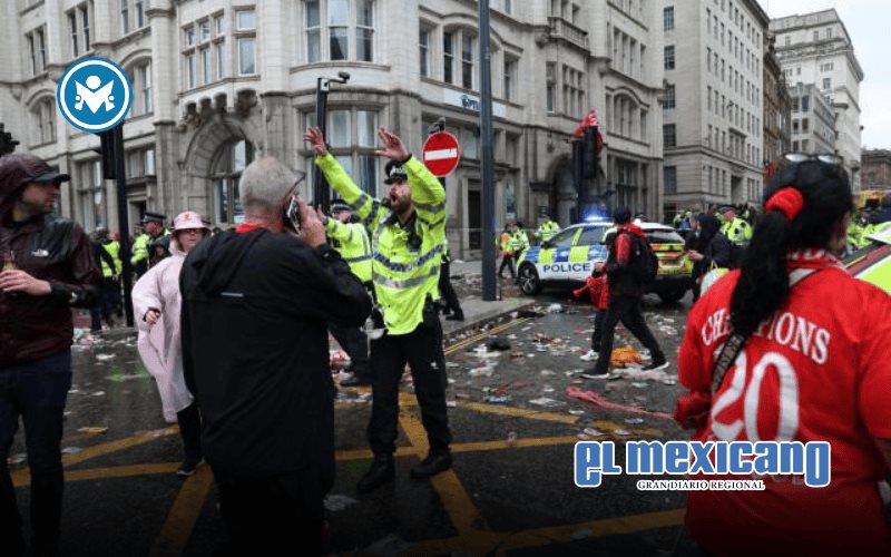 Atropellan a personas durante desfile en Liverpool Atropellan a personas durante desfile en Liverpool