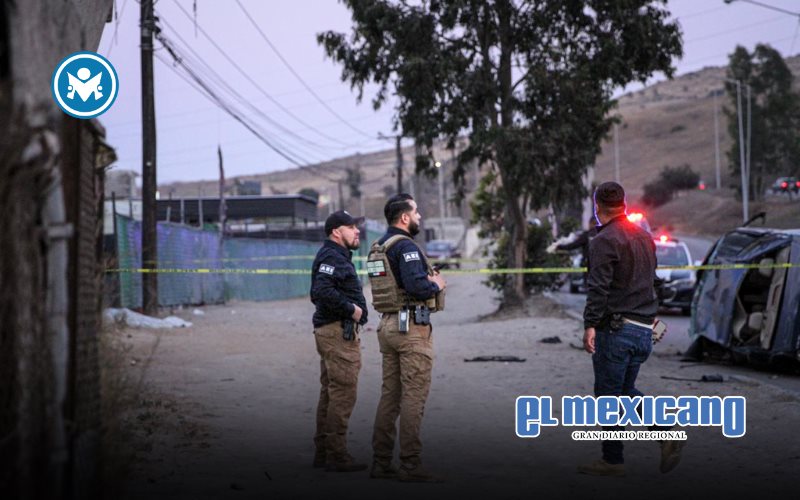 Auto cae de desnivel en Boulevard Insurgentes; dos jóvenes pierden la vida Auto cae de desnivel en Boulevard Insurgentes; dos jóvenes pierden la vida