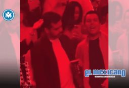 Colocan coronas fúnebres frente a la SCJN como protesta por elección judicial