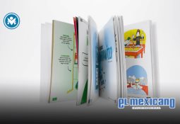 Colocan coronas fúnebres frente a la SCJN como protesta por elección judicial