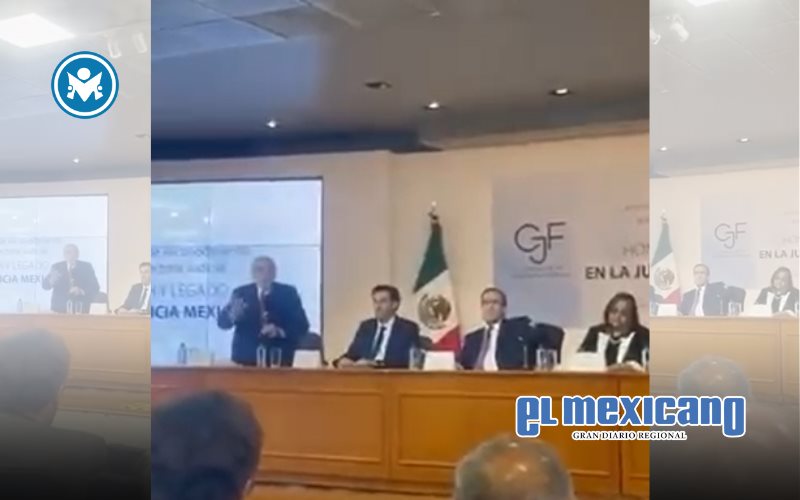 Bernardo Bátiz es abucheado durante ceremonia de jueces jubilados