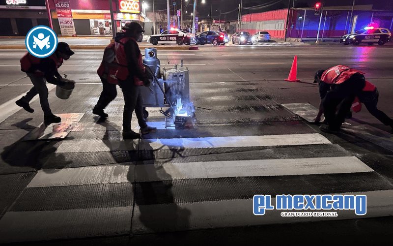 Trabajan cuadrillas municipales en pintado de cruces peatonales