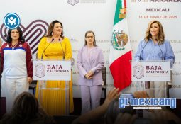 Renuevan la unidad deportiva Francisco Villa con cancha de pasto sintético Renuevan la unidad deportiva Francisco Villa con cancha de pasto sintético