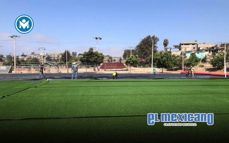 Renuevan la unidad deportiva Francisco Villa con cancha de pasto sintético Renuevan la unidad deportiva Francisco Villa con cancha de pasto sintético