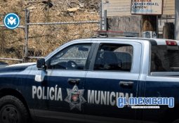 Hallan dos cuerpos en auto robado en la colonia Fideicomiso