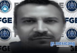 Hallan dos cuerpos en auto robado en la colonia Fideicomiso