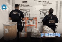 Hallan dos cuerpos en auto robado en la colonia Fideicomiso