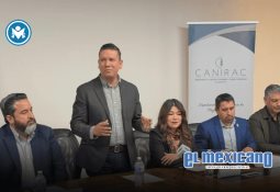 Egresada de 76 años inspira con historia de superación académica