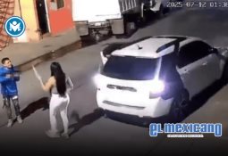 Captan a policías de Jalisco viendo series en Cybertruck Captan a policías de Jalisco viendo series en Cybertruck