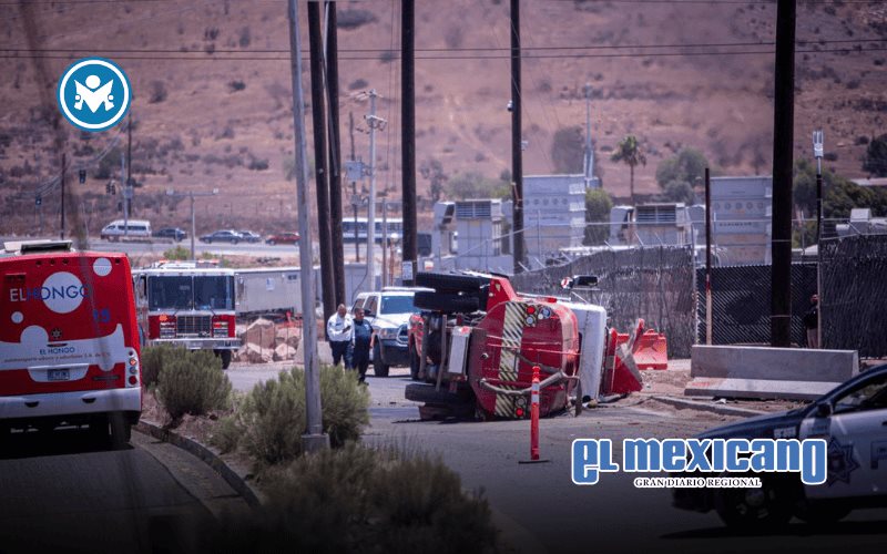 Pipa de bomberos se vuelca en Villa del Campo cuando iba rumbo a un incendio