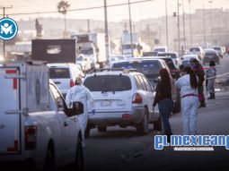 Hallan dos cuerpos embolsados en camioneta abandonada en colonia Ojo de Agua
