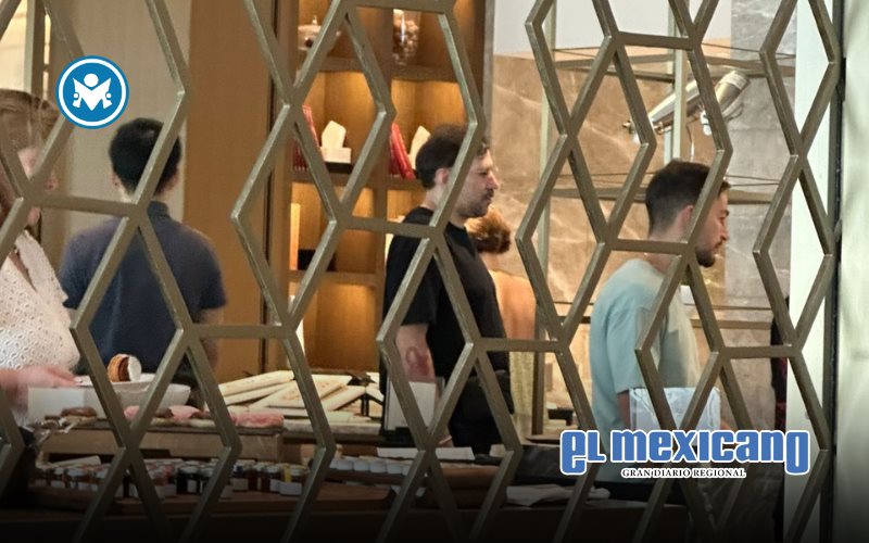 Andrés López Beltrán es captado desayunando en lujoso hotel de Tokio durante visita Andrés López Beltrán es captado desayunando en lujoso hotel de Tokio durante visita