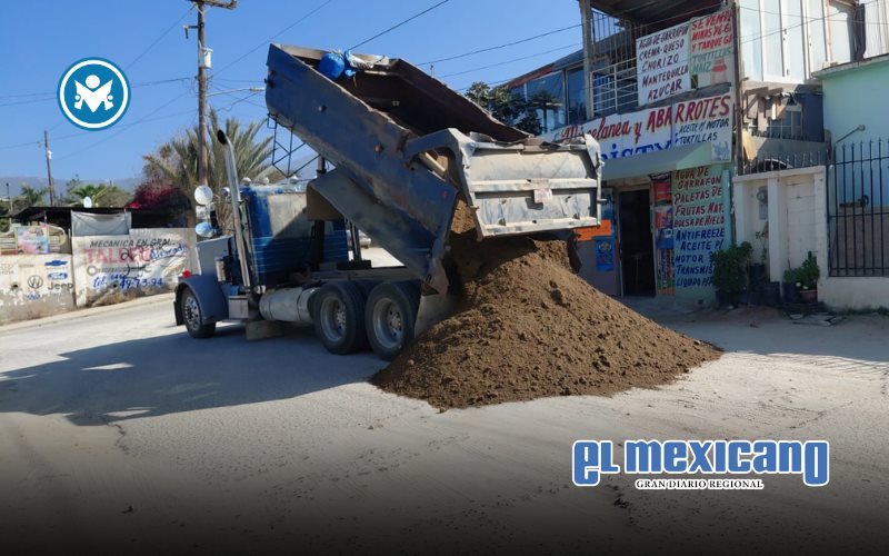 Rehabilitan más de 20 calles de terracería en colonias suburbanas de Ensenada Rehabilitan más de 20 calles de terracería en colonias suburbanas de Ensenada