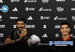 Chicharito presume que sí existe la mujer que lo aguante