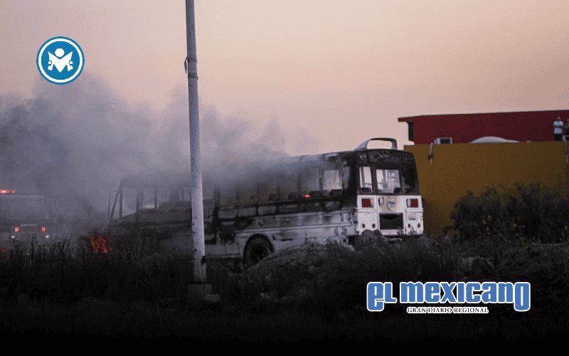 Se incendia transporte de personal en bulevar 2000