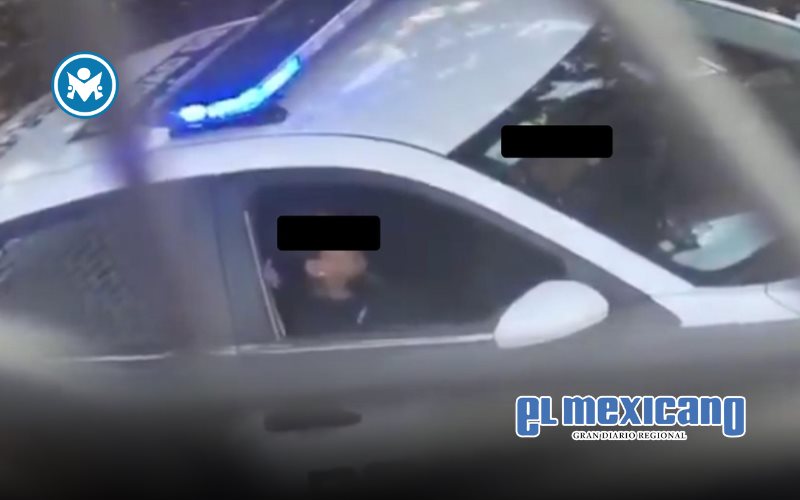 Captan a policías de CDMX teniendo acto sexual dentro de patrulla oficial en servicio Captan a policías de CDMX teniendo acto sexual dentro de patrulla oficial en servicio