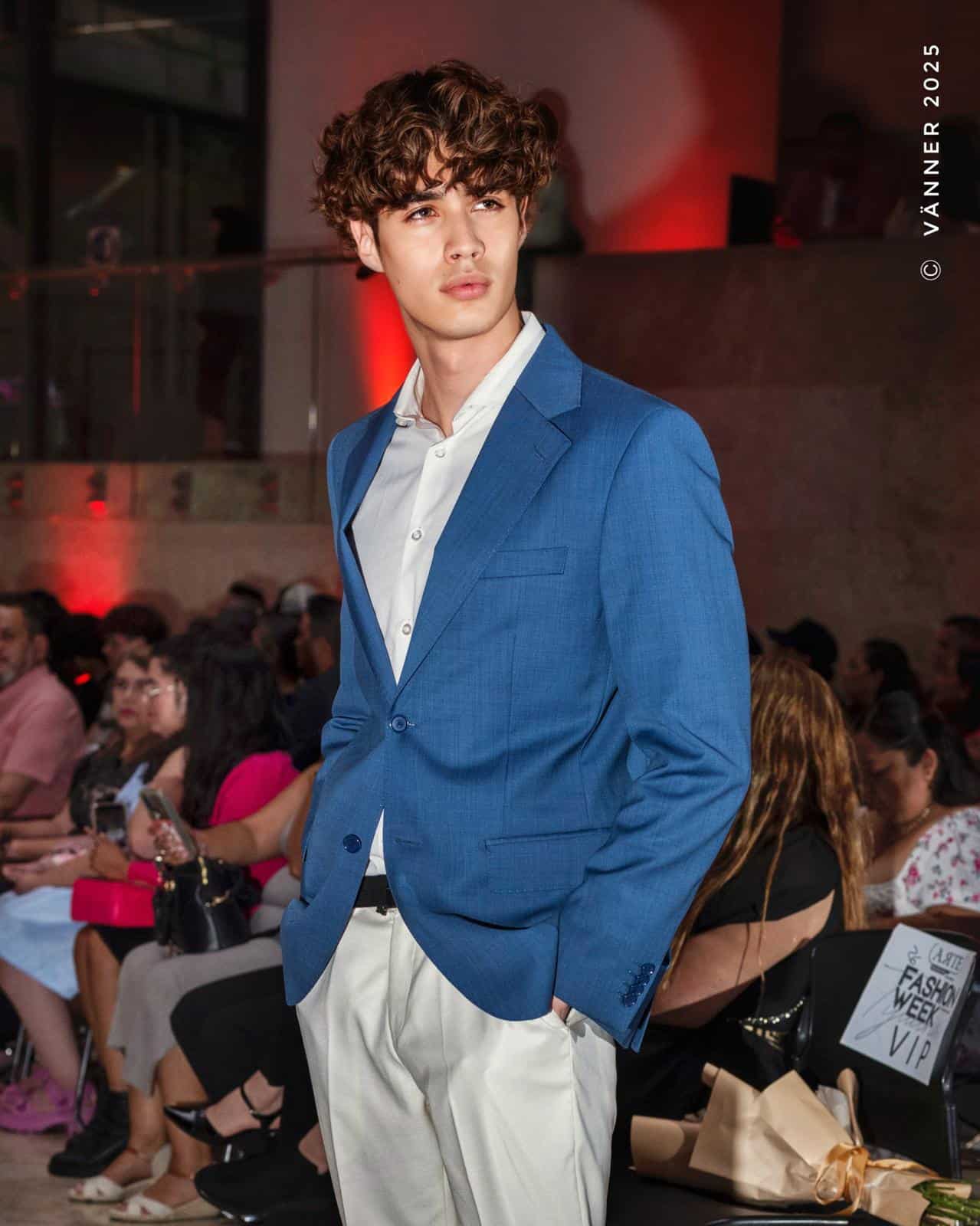 Juan de Marcia: Diseñador de trajes sastre Juan de Marcia: Diseñador de trajes sastre