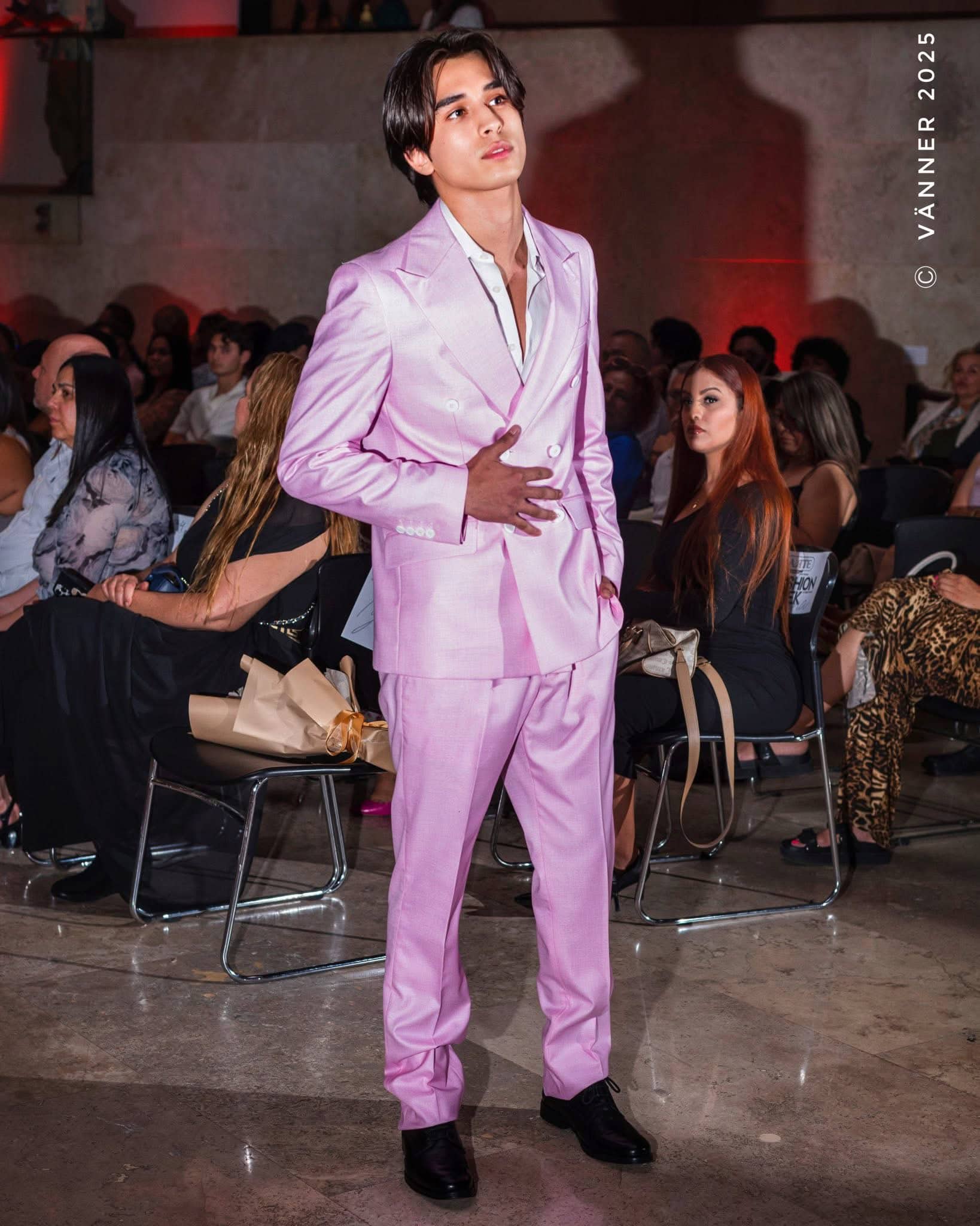 Juan de Marcia: Diseñador de trajes sastre Juan de Marcia: Diseñador de trajes sastre