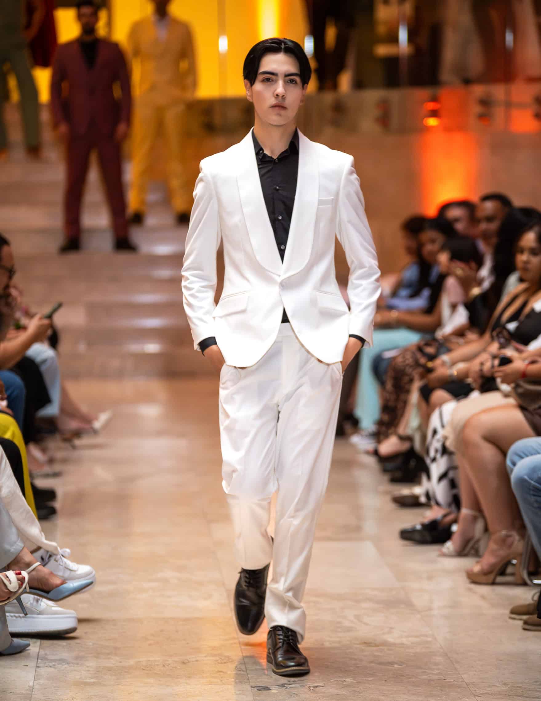 Juan de Marcia: Diseñador de trajes sastre Juan de Marcia: Diseñador de trajes sastre