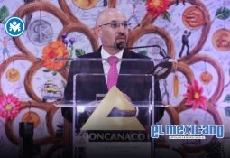 Enrique Chiu fija postura ante el pintado de negro del muro fronterizo Enrique Chiu fija postura ante el pintado de negro del muro fronterizo