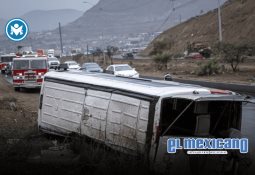 Vehículo con casa rodante cae a barranco tras choque en Bulevar 2000 Vehículo con casa rodante cae a barranco tras choque en Bulevar 2000