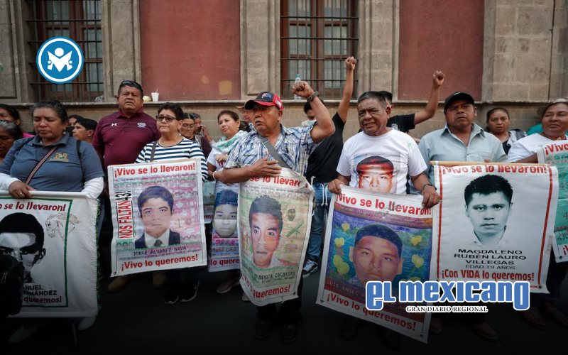 Padres de los 43 de Ayotzinapa salen decepcionados de reunión con Sheinbaum