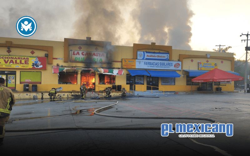 Incendio consume tres locales en la colonia Villafontana Incendio consume tres locales en la colonia Villafontana