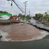 Ruptura de acueducto provoca socavón y deja sin agua a 600 colonias en Tijuana y Rosarito Ruptura de acueducto provoca socavón y deja sin agua a 600 colonias en Tijuana y Rosarito