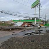 Ruptura de acueducto provoca socavón y deja sin agua a 600 colonias en Tijuana y Rosarito Ruptura de acueducto provoca socavón y deja sin agua a 600 colonias en Tijuana y Rosarito
