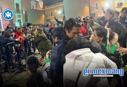 Pipa de gas queda colgando tras deslave en Baja California Sur