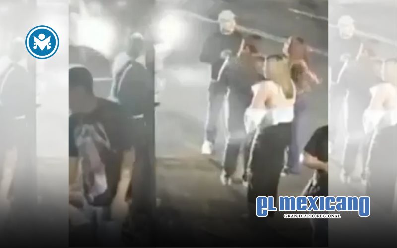 Hombre arrolla a jóvenes afuera de bar en Clavería, Azcapotzalco Hombre arrolla a jóvenes afuera de bar en Clavería, Azcapotzalco