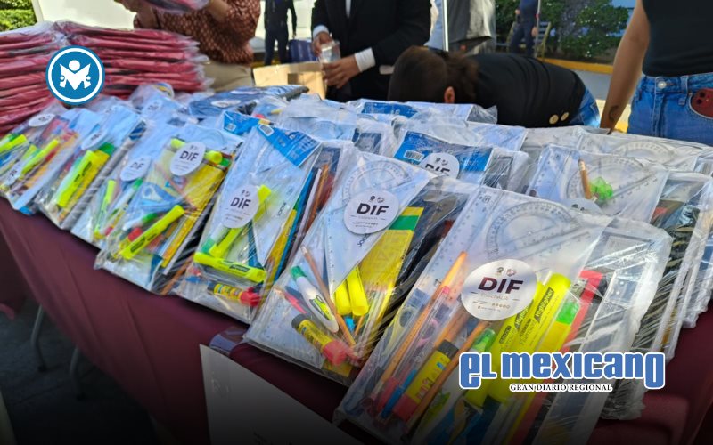 Entrega útiles y uniformes escolares a 269 niños con programa Ahijado DIF