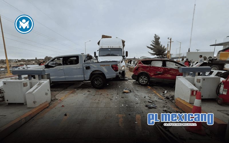 Tráiler sin frenos provoca choque múltiple en caseta de El Hongo y deja varios lesionados Tráiler sin frenos provoca choque múltiple en caseta de El Hongo y deja varios lesionados