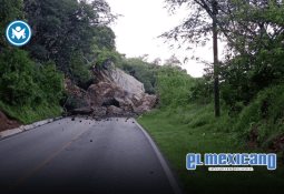 Marilyn Cote dirige grupo de oración en penal femenil de Ciudad Serdán