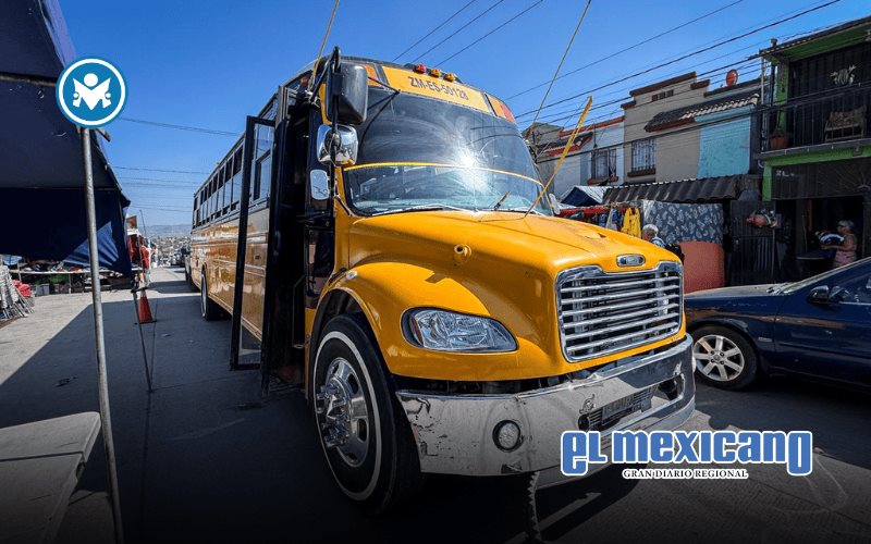 Detienen a chofer de camión escolar tras atropellar a dos personas en mercado sobreruedas