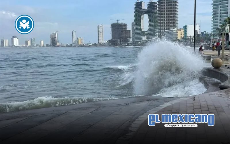 Huracán Priscilla deja lluvias e oleaje en la costa sur de Jalisco