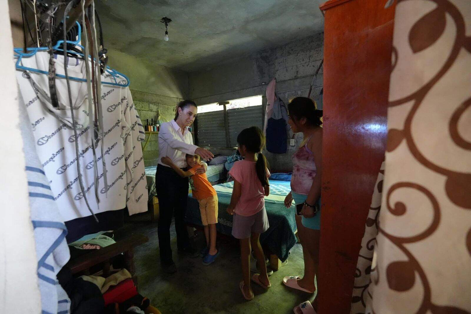 Claudia Sheinbaum busca atender a familias afectadas por las lluvias Claudia Sheinbaum busca atender a familias afectadas por las lluvias