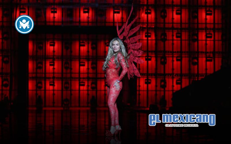 Karol G hace historia como primera latina en el Victoria´s Secret Fashion Show