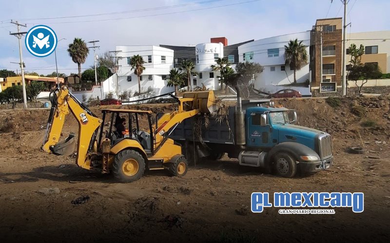 Retiran 70 toneladas de basura y maleza del arroyo El Gallo